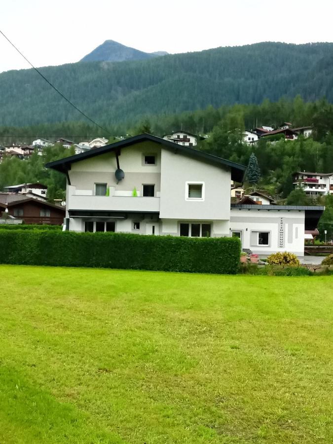 Haus Fini Apartment Längenfeld Екстериор снимка